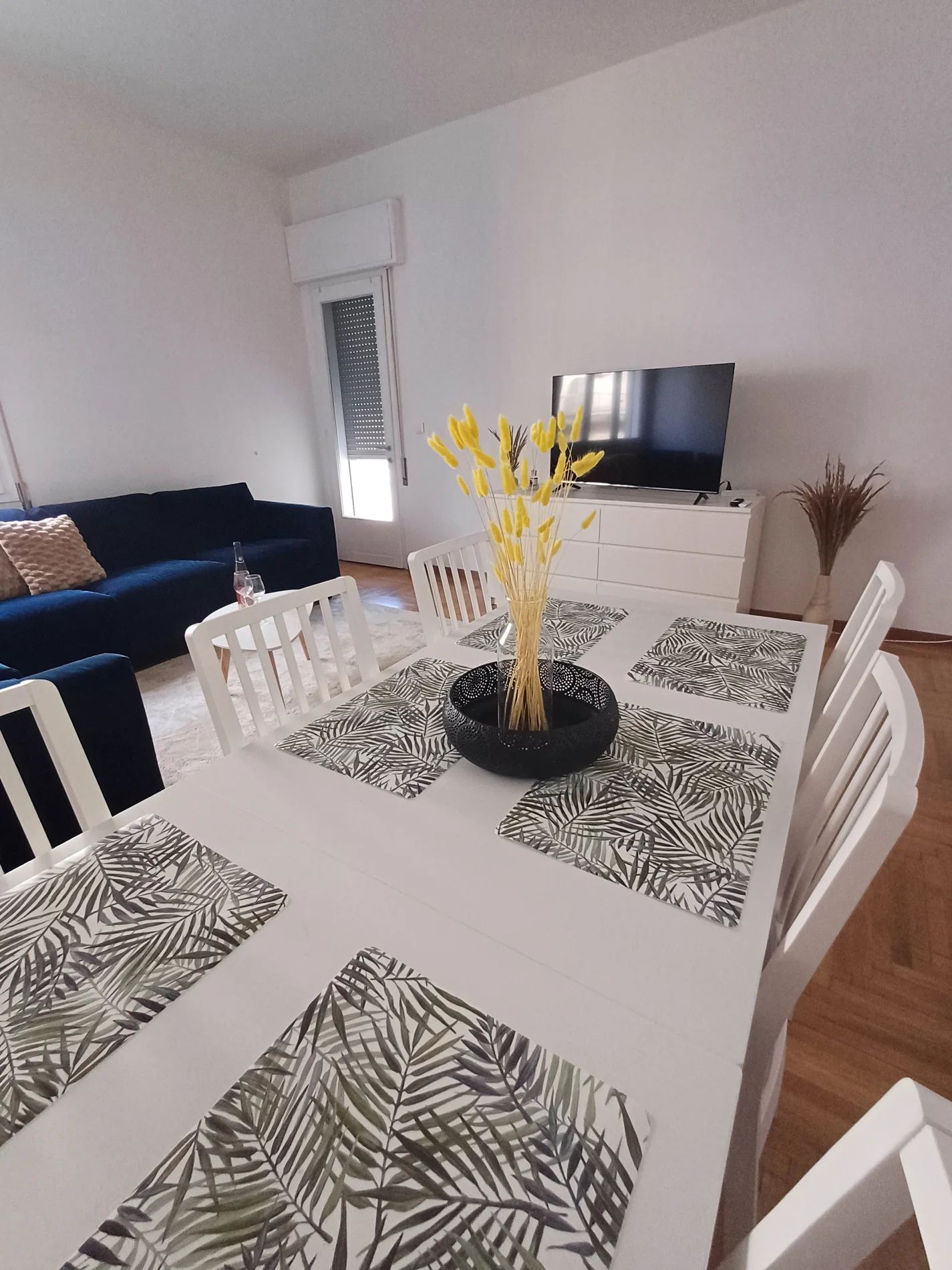 Tavolo da pranzo e soggiorno
